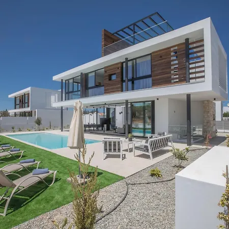 In Mit Grossem Garten By Interhome Ferienhaus *