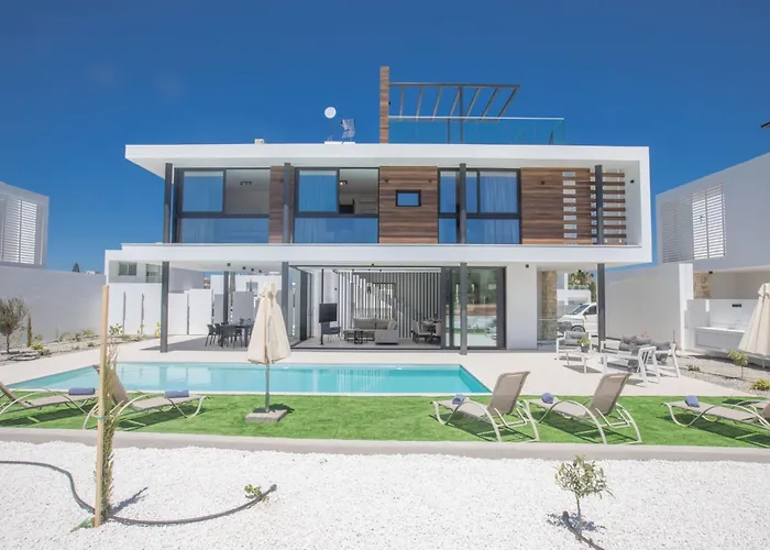 In Mit Grossem Garten By Interhome *