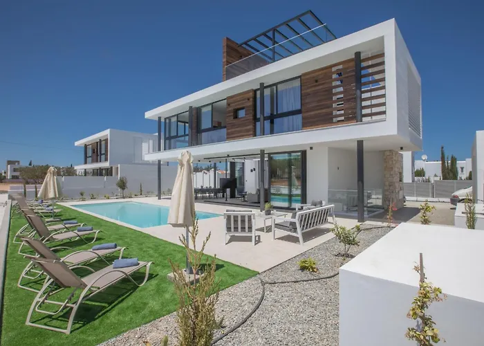 In Mit Grossem Garten By Interhome Ferienhaus *