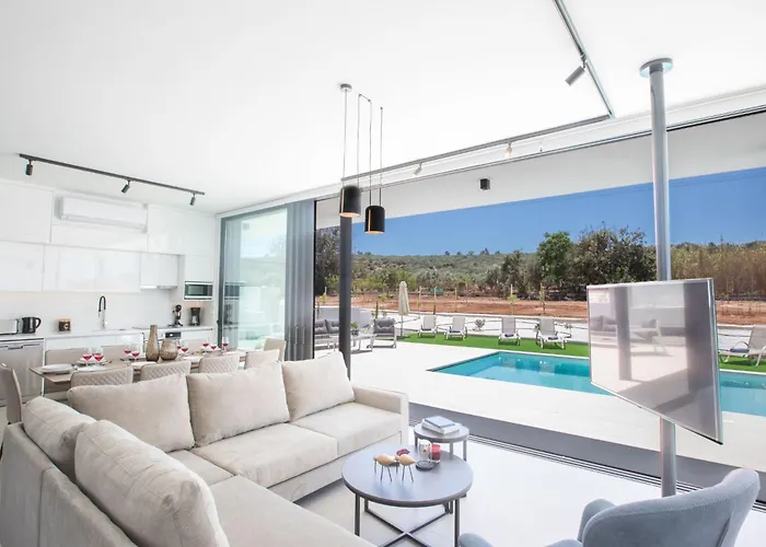 In Mit Grossem Garten By Interhome Ferienhaus