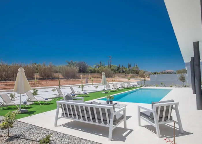 In Mit Grossem Garten By Interhome *