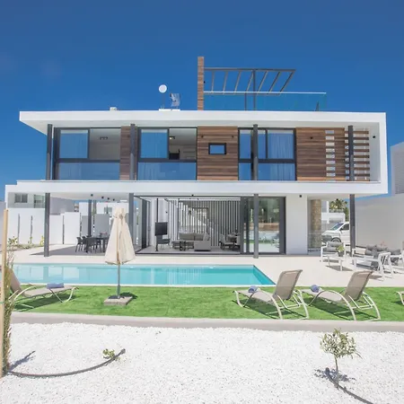 In Mit Grossem Garten By Interhome *