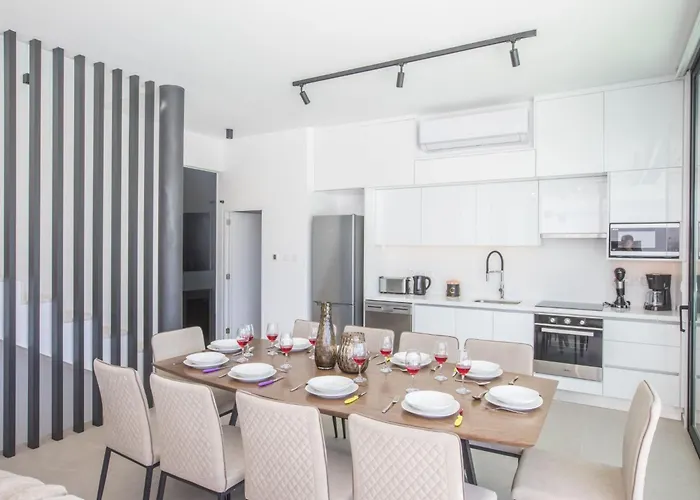 In Mit Grossem Garten By Interhome Tatil Evi *